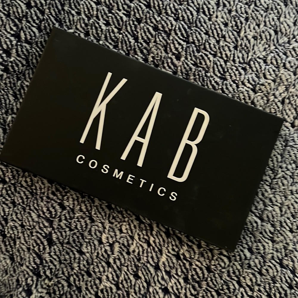 NWOT KAB eyeshadow Pallet